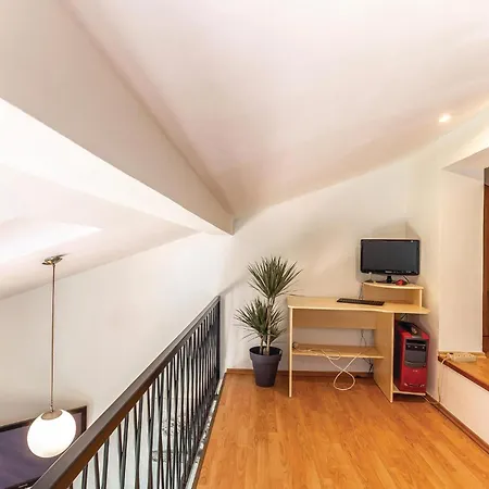 3 Bedroom Beautiful In Grižane